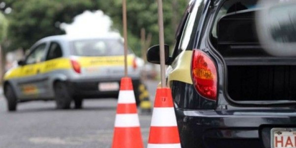 Fim da meia embreagem? Detran libera prova prática com carros automáticos e divide opiniões