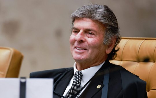 Ministro Luiz Fux, do STF, é diagnosticado com pneumonia dupla e acompanhará sessões remotamente