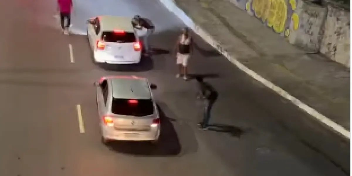 Pessoas se oferecem para passar na blitz