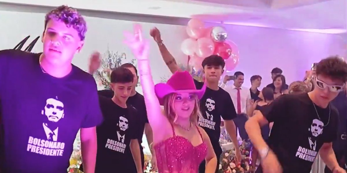 Adolescente faz festa de 15 anos com Bolsonaro como tema; veja vídeo