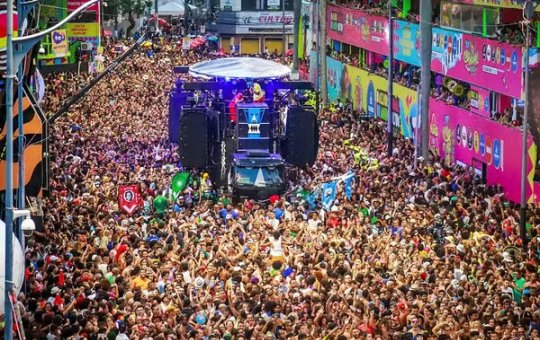 Léo Santana, BaianaSystem e mais: Confira as principais 'Pipocas' confirmadas no Carnaval de Salvador em 2026
