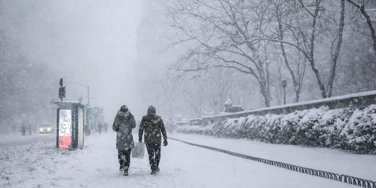 Tempestades históricas nos EUA: Nevascas, apagões e voos cancelados