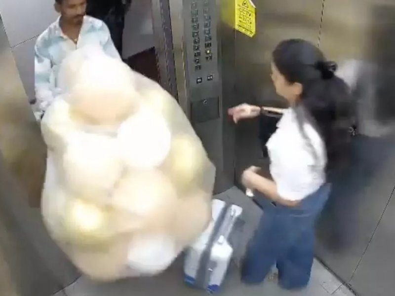 Balões de gás explodem dentro de elevador na Índia e deixam pessoas feridas
