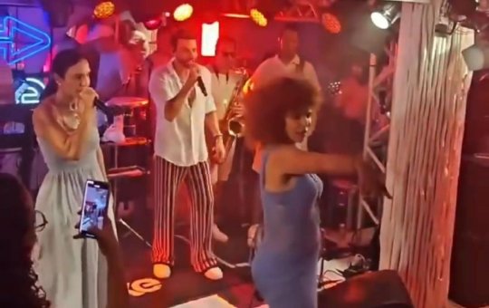 Vanessa da Mata aparece dançando 'Vampirinha' em festa promovida por Ivete sangalo