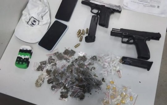 Duas pistolas e granada são apreendidas pela Polícia Militar com membro de facção no Nordeste de Amaralina