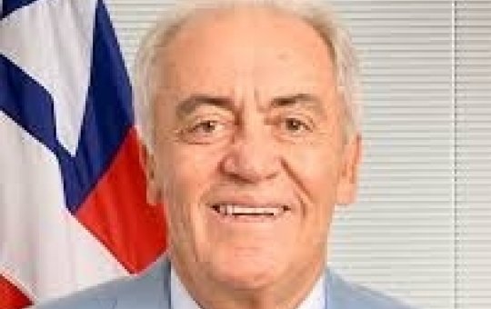 Durante discurso, Otto Alencar manda recado "vou trabalhar para derrubar qualquer conspiração"