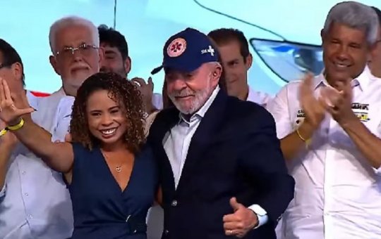 Prefeita faz discurso durante evento de Lula em Salvador "Obrigada por nos resgatar da pobreza"