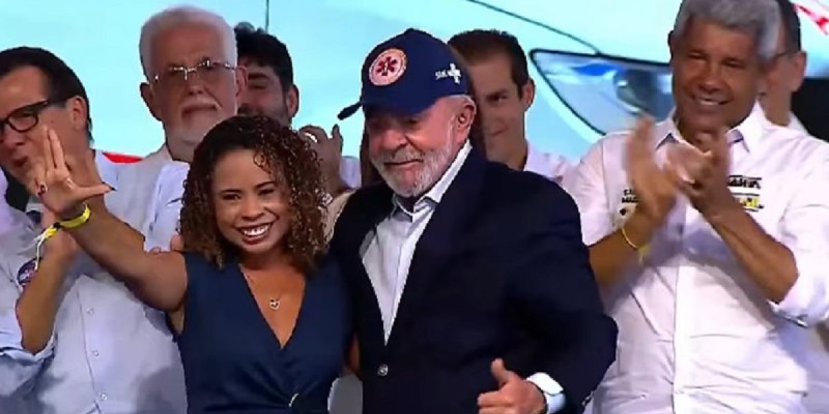Prefeita faz discurso durante evento de Lula em Salvador "Obrigada por nos resgatar da pobreza"