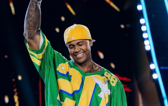 Léo Santana divulga agenda do Carnaval e destaca a energia brasileira na folia