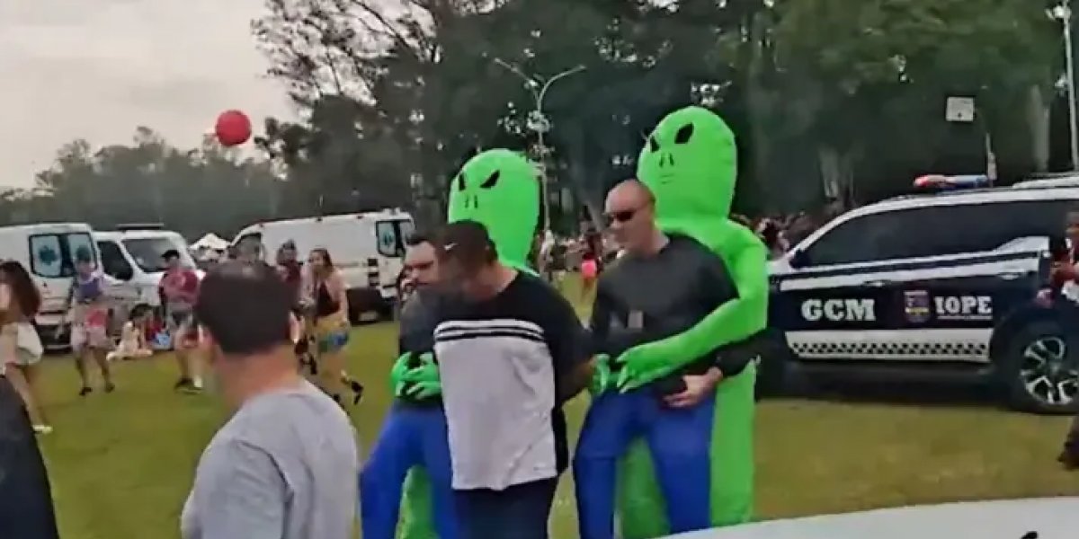 Policiais disfarçados de alienígenas prendem suspeitos no carnaval de São Paulo