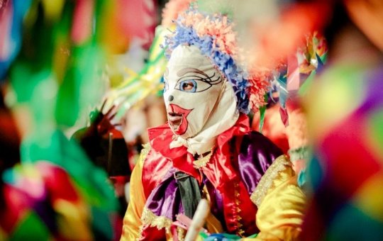 Festas a fantasia ganham força e ampliam formas de brincar o Carnaval em Salvador