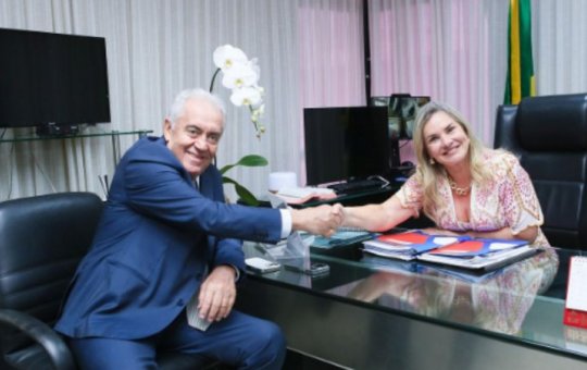 Presidente da Alba, Ivana Bastos presta apoio ao senador Otto Alencar após cirurgia