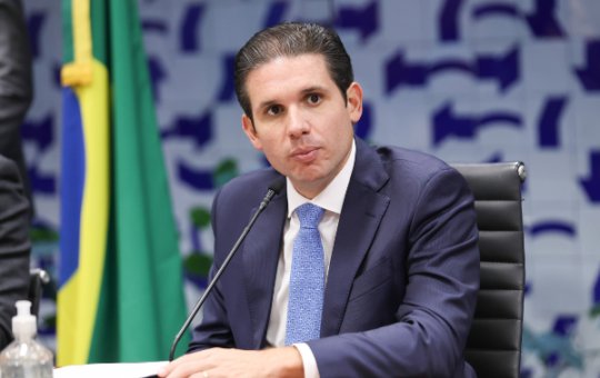 Fim da escala 6x1 pode ser votado até maio, afirma Hugo Motta