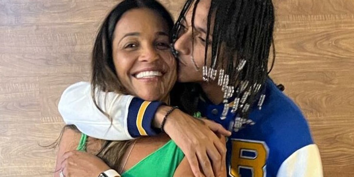 Mãe de Oruam chora e diz que o filho não está bem; 'ele adoeceu muito'.