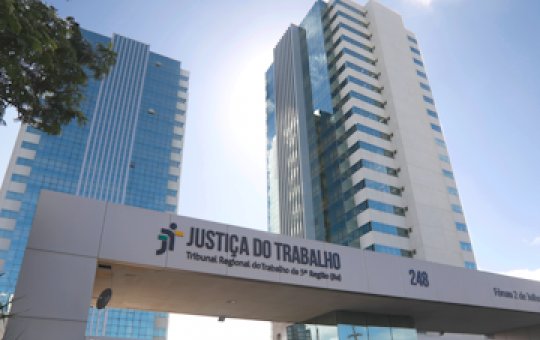 Vendedora é demitida após ser flagrada trabalhando em outro lugar