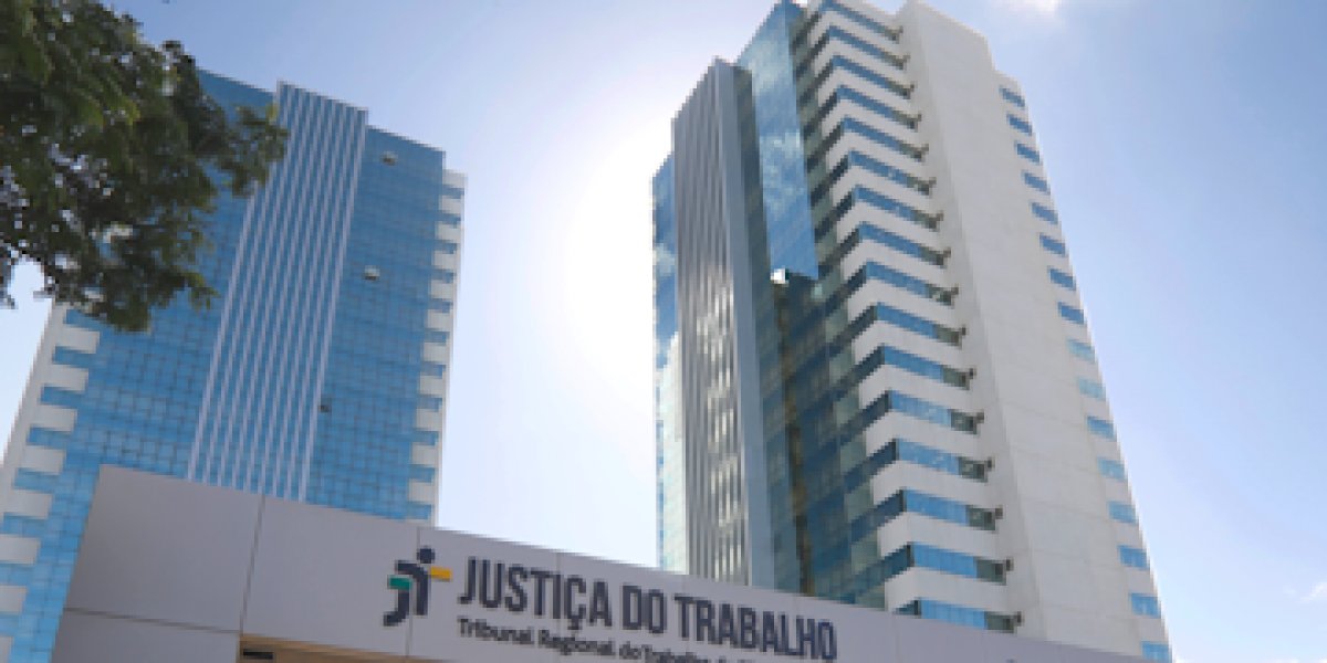 Vendedora é demitida após ser flagrada trabalhando em outro lugar