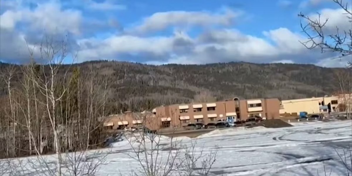 Ataque a tiros em escola e residência no Canadá deixa 10 mortos e 25 feridos