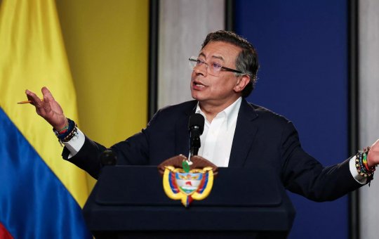 Presidente afirma ter escapado de tentativa de assassinato durante voo