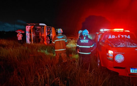 Acidente de ônibus deixa mais de 10 feridos no oeste baiano