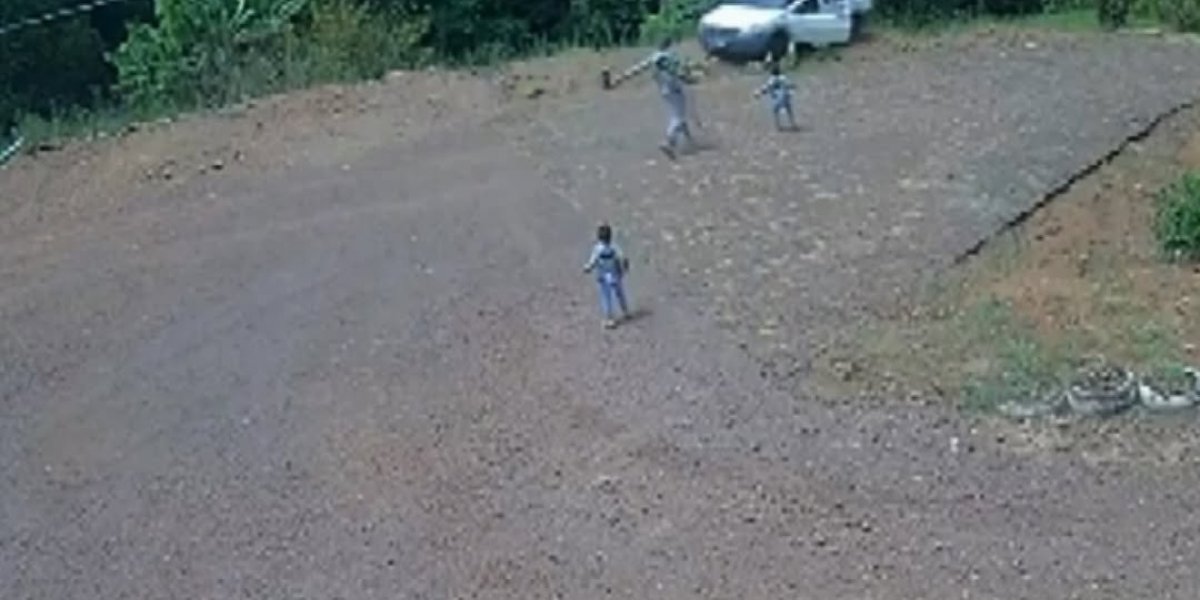 'Só agradeci", afirma pai de crianças que escaparam de tragédia envolvendo carro