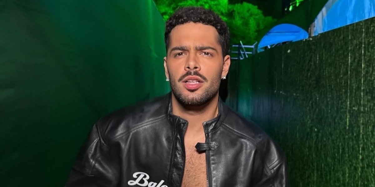 Pedro Sampaio faz aparição surpresa de jet ski e anima público no Farol da Barra