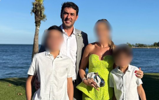 Mãe de meninos assassinados pelo pai estava viajando no dia do crime