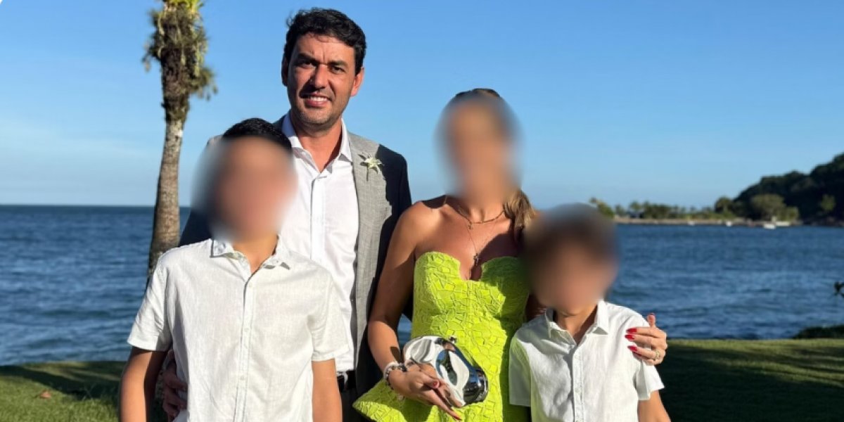Mãe de meninos assassinados pelo pai estava viajando no dia do crime