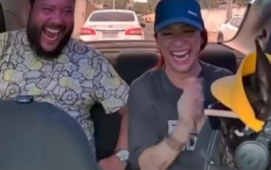 Fofura! Motorista de aplicativo registra reações dos passageiros ao verem cachorro no carro