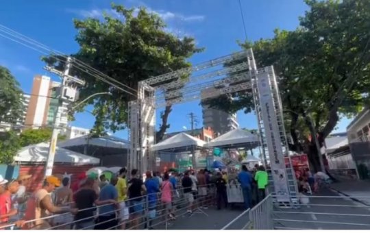 Primeiro dia oficial do Carnaval de Salvador tem cinco foragidos da Justiça presos em portais de abordagem da PM