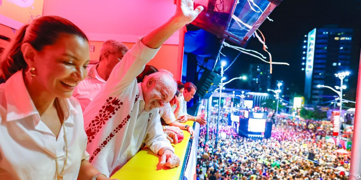 BaianaSystem puxa coro para Lula durante passagem pelo Campo Grande: ‘Sem anistia’