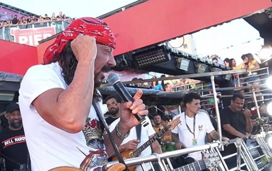 Spray de pimenta faz Bell Marques interromper desfile na Barra-Ondina