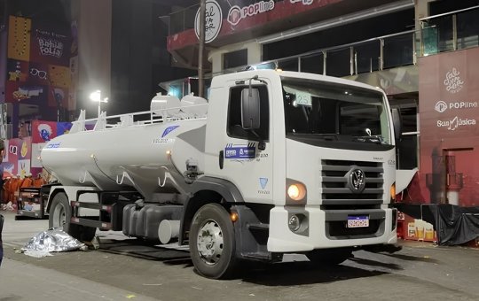 Jovem morre atropelada por caminhão de limpeza durante Carnaval em Salvador