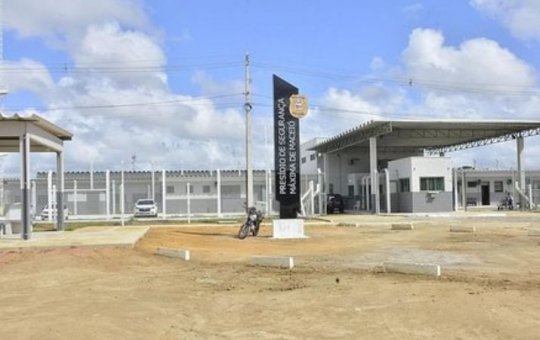Detento é morto a golpes de espeto em presídio de segurança máxima em Maceió