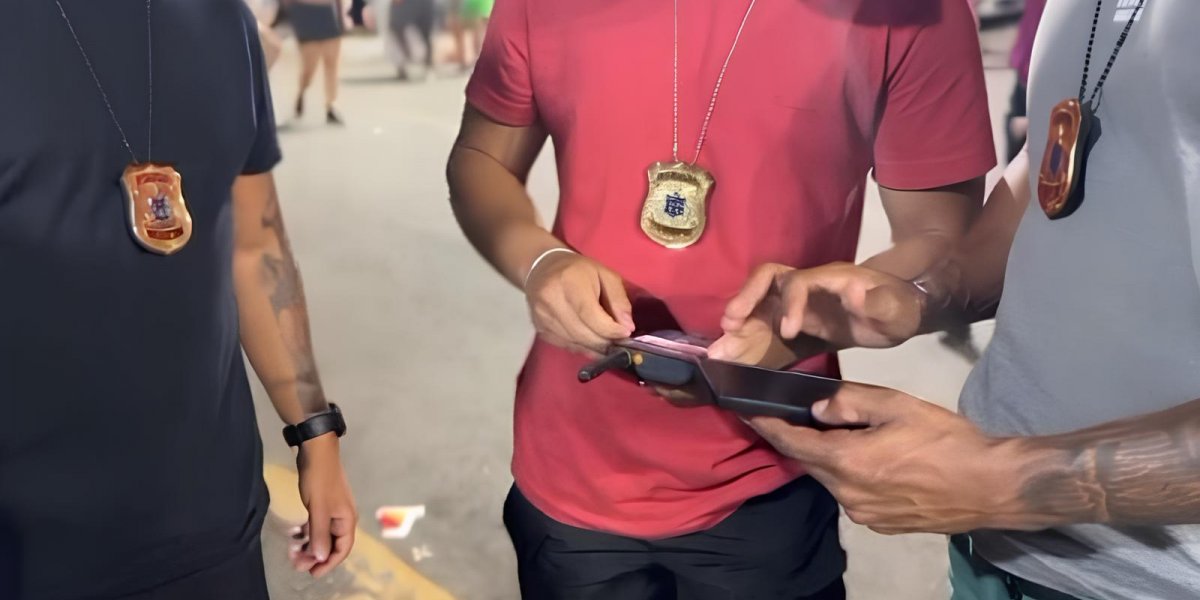 Homem é preso após cometer importunação sexual com uma turista suíça em camarote de Salvador