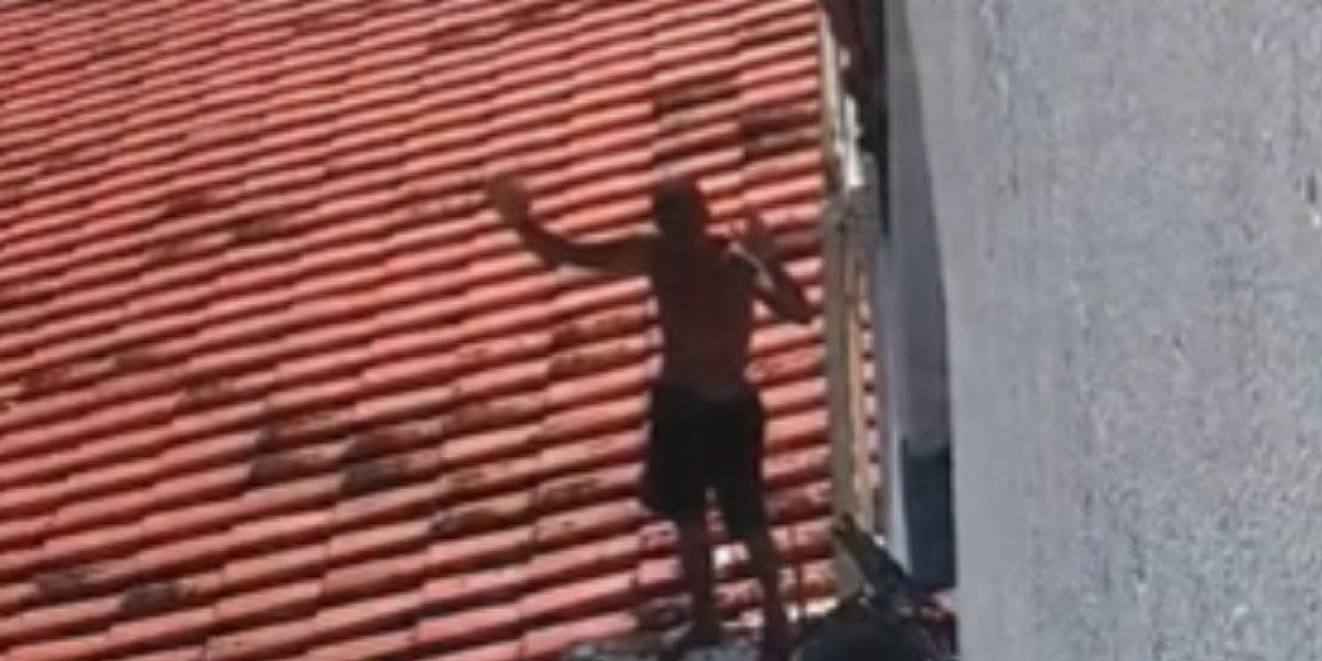 Vídeo mostra momento em que vereador investigado por homicídios tenta fugir por telhado