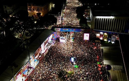 O carnaval de Salvador recebe o título de maior evento de rua do planeta pelo Guinness Records