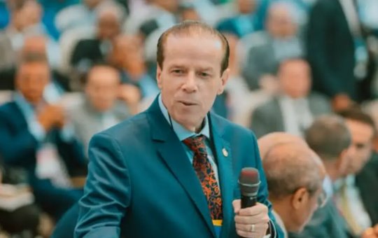 Pastor diz que membros da escola que homenageou Lula terão “câncer na garganta”