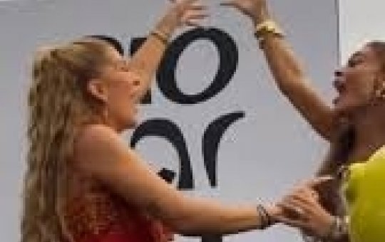 Juliana Paes e Lore Improta comemoram juntas após vitória da Viradouro