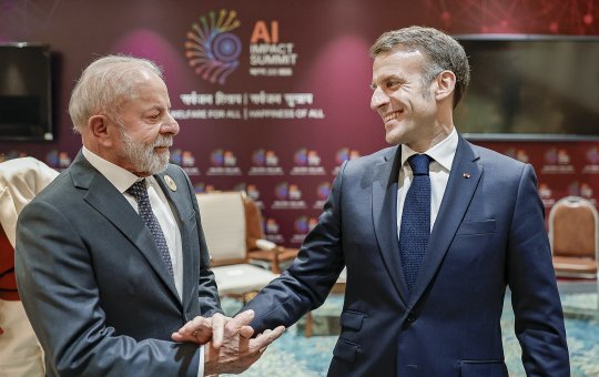 Lula e Macron se reúnem na Índia durante cúpula de Inteligência Artificial no país