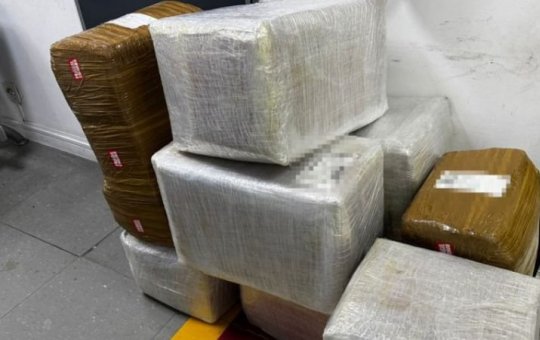 Carga com 400 kg de drogas é interceptada em Guarulhos; dois passageiros são presos