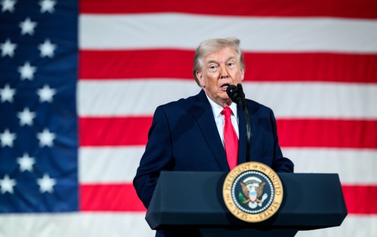 Trump reage à decisão da Suprema Corte e anuncia nova tarifa global de 10%