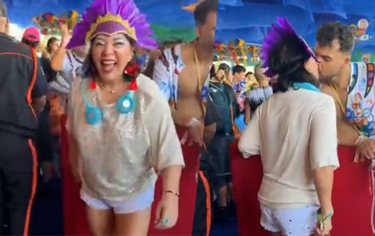 Mesmo após o fim do Carnaval, Roberta Miranda segue nos trending topics com beijo em bloco no Recife