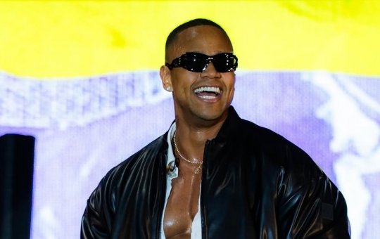 Léo Santana encerra temporada de verão, anuncia férias e celebra: "Carnaval especial."