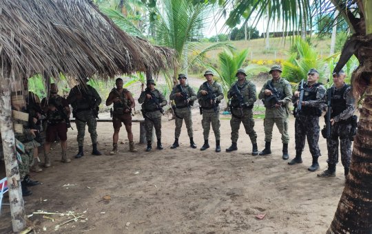 Suspeitos de atirar em turistas no sul da Bahia são presos e esconderijo de armas é descoberto