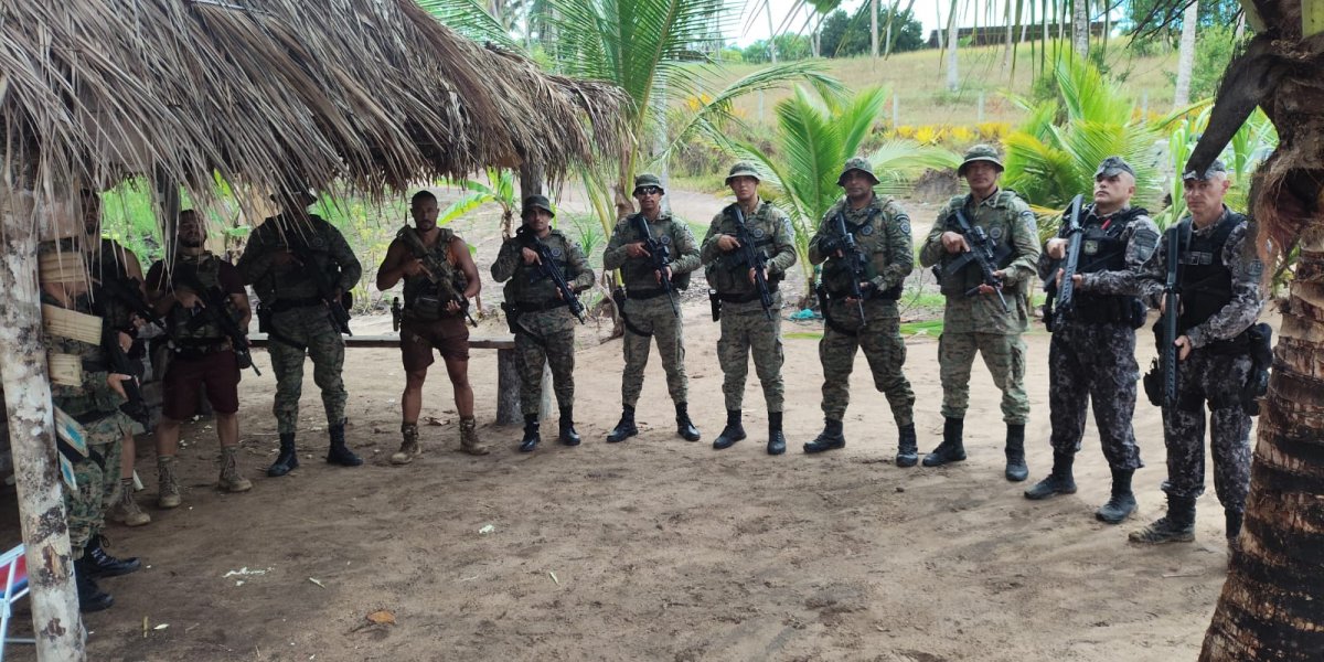 Suspeitos de atirar em turistas no sul da Bahia são presos e esconderijo de armas é descoberto