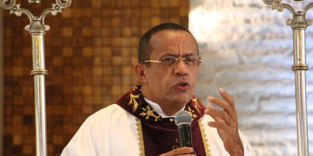 Padre é condenado após furtar mais de 600 celulares doados a hospital na Paraíba