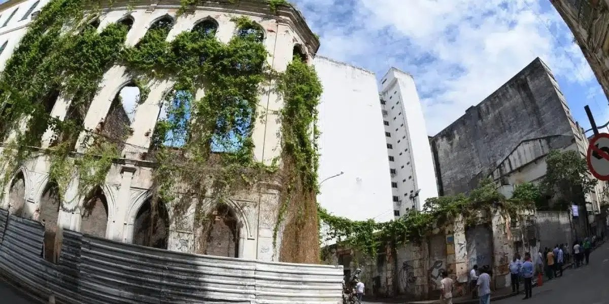 Prefeitura de Salvador publica decreto para uso de 36 imóveis abandonados no Comércio