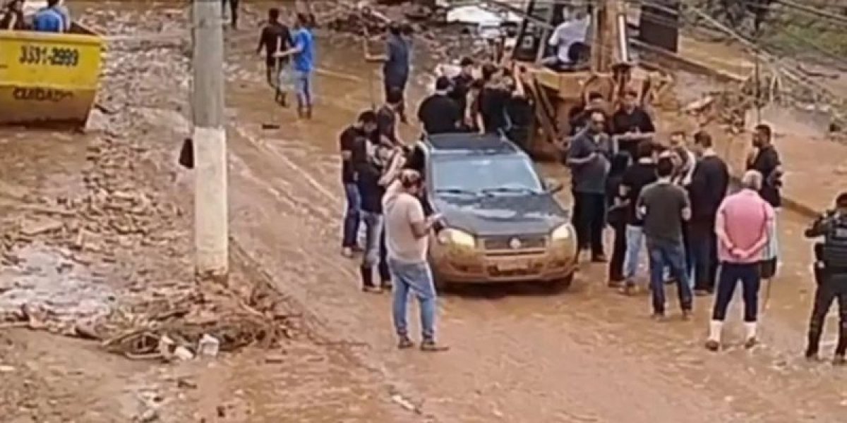 Nikolas Ferreira é alvo de protestos durante visita a cidade afetada por enchentes em Minas Gerais