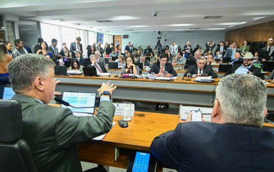 Governo tenta anular decisão da CPMI do INSS após quebra de sigilo do filho de Lula