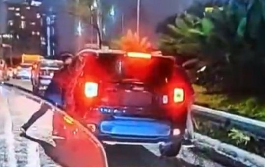 Motociclista filma momento em que mulher é assaltada e entra em desespero